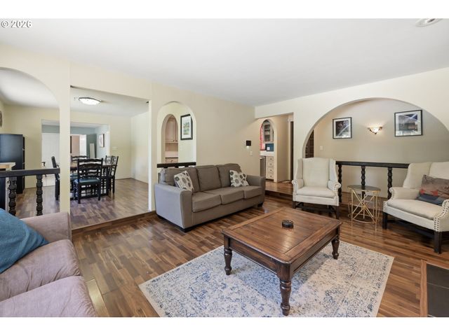 1665 ADKINS St, Eugene, OR 97401
