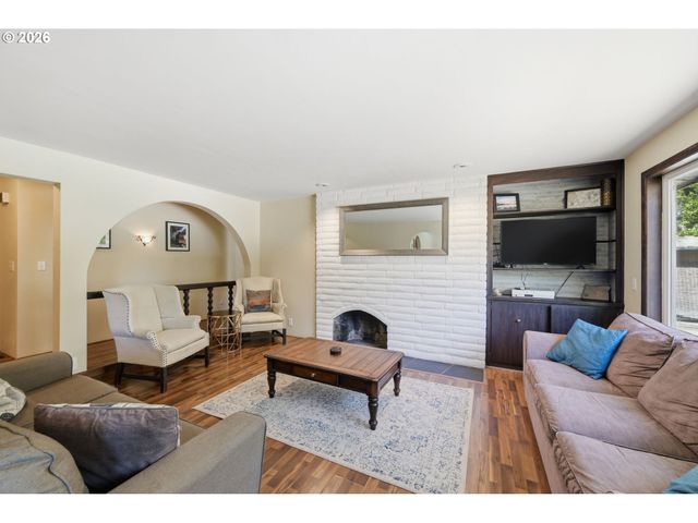 1665 ADKINS St, Eugene, OR 97401