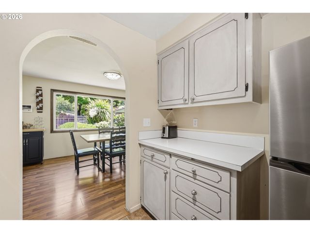 1665 ADKINS St, Eugene, OR 97401