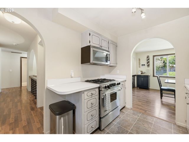 1665 ADKINS St, Eugene, OR 97401
