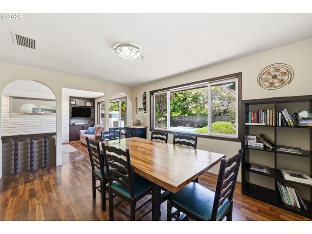 1665 ADKINS St, Eugene, OR 97401
