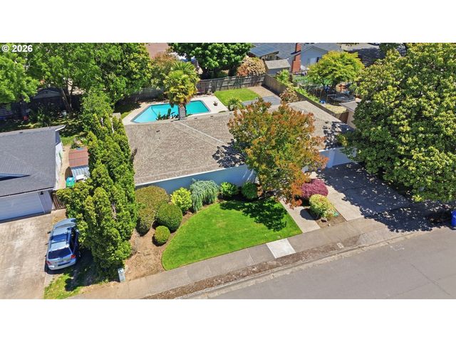 1665 ADKINS St, Eugene, OR 97401