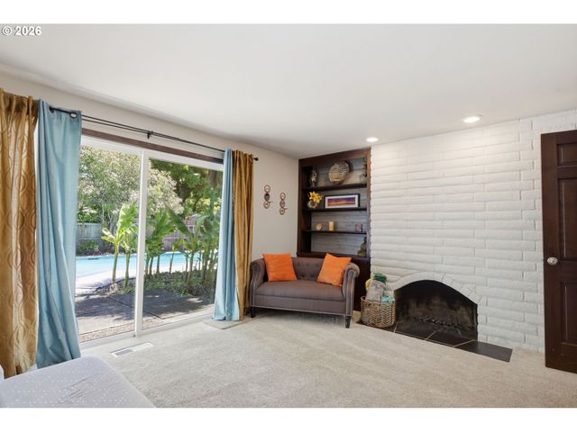 1665 ADKINS St, Eugene, OR 97401