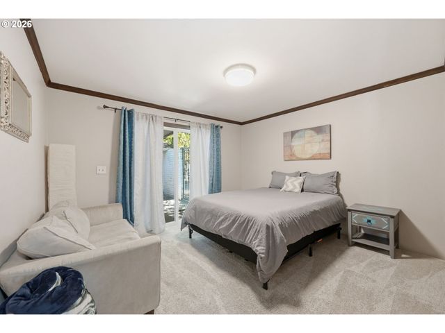 1665 ADKINS St, Eugene, OR 97401