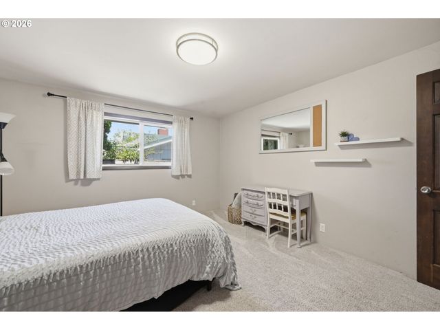 1665 ADKINS St, Eugene, OR 97401