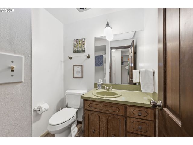 1665 ADKINS St, Eugene, OR 97401