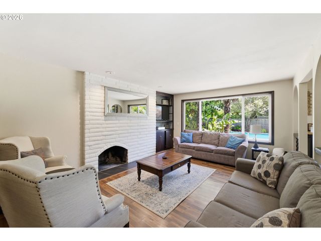 1665 ADKINS St, Eugene, OR 97401