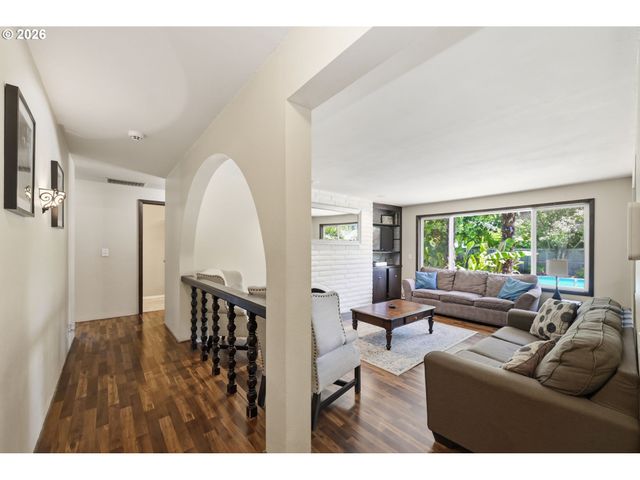 1665 ADKINS St, Eugene, OR 97401