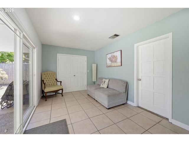 1665 ADKINS St, Eugene, OR 97401