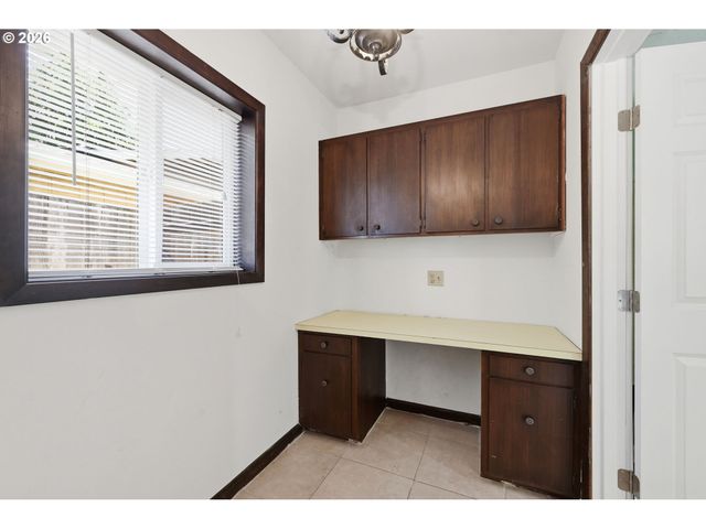 1665 ADKINS St, Eugene, OR 97401