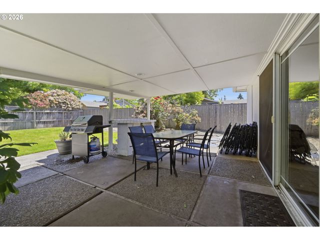 1665 ADKINS St, Eugene, OR 97401