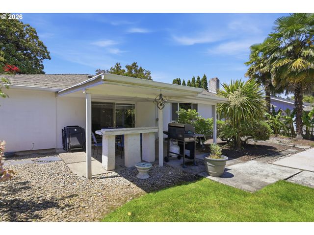 1665 ADKINS St, Eugene, OR 97401