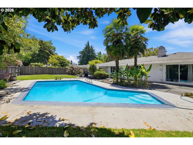 1665 ADKINS St, Eugene, OR 97401