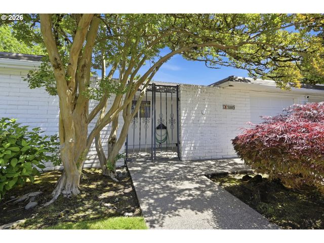 1665 ADKINS St, Eugene, OR 97401