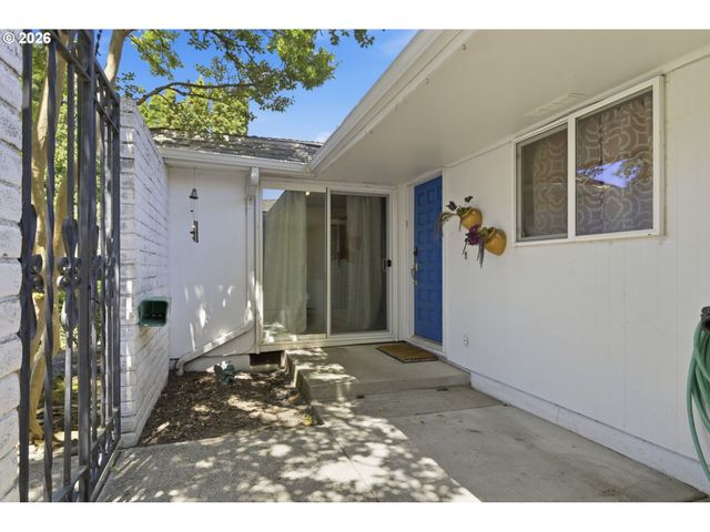 1665 ADKINS St, Eugene, OR 97401