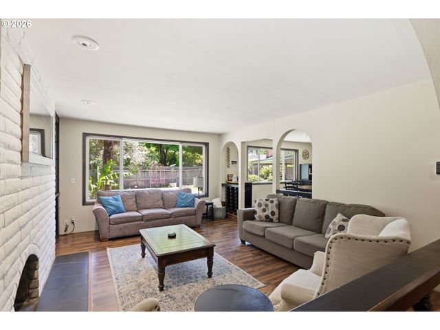 1665 ADKINS St, Eugene, OR 97401