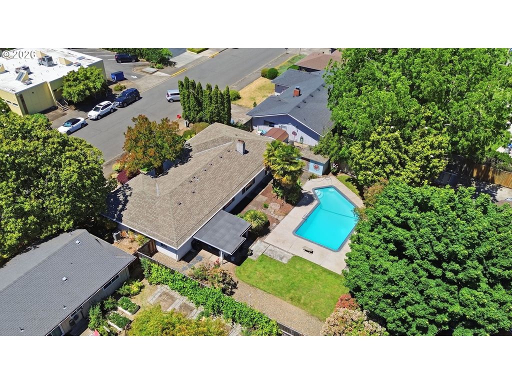 1665 ADKINS St, Eugene, OR 97401