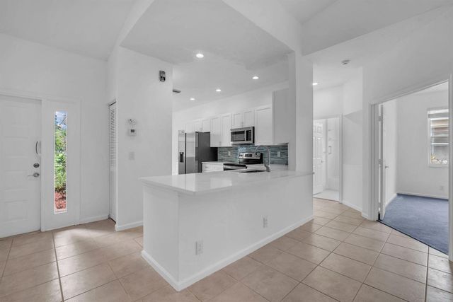 10788 Royal Caribbean Circle, Boynton Beach, FL 33437