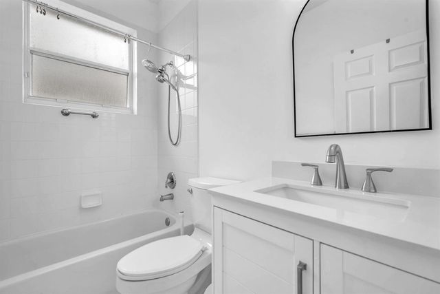10788 Royal Caribbean Circle, Boynton Beach, FL 33437