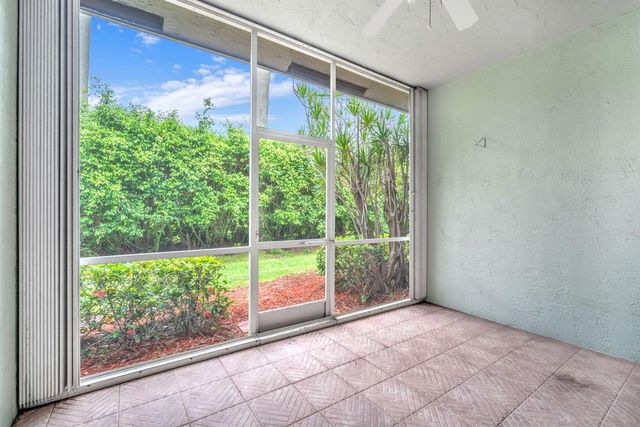10788 Royal Caribbean Circle, Boynton Beach, FL 33437