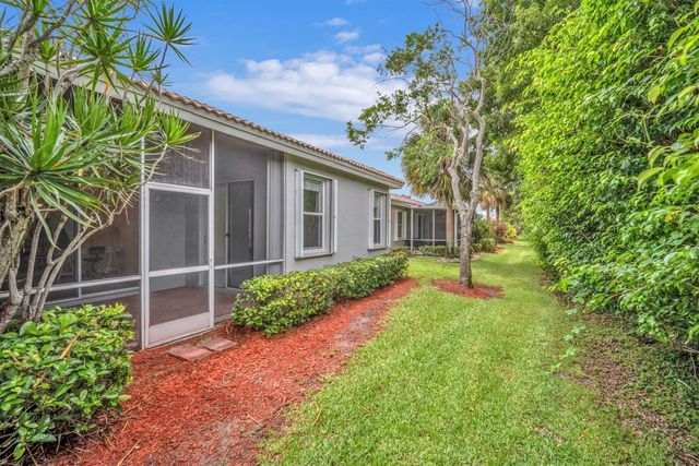 10788 Royal Caribbean Circle, Boynton Beach, FL 33437