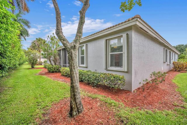 10788 Royal Caribbean Circle, Boynton Beach, FL 33437