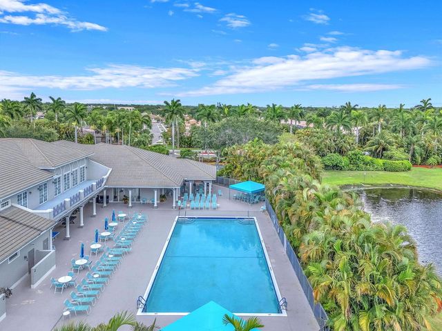10788 Royal Caribbean Circle, Boynton Beach, FL 33437