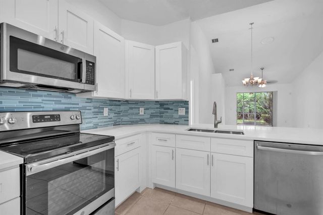10788 Royal Caribbean Circle, Boynton Beach, FL 33437