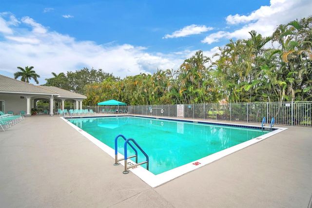 10788 Royal Caribbean Circle, Boynton Beach, FL 33437