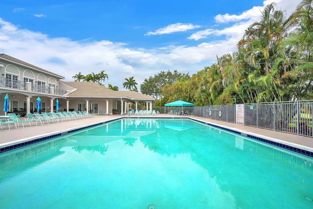10788 Royal Caribbean Circle, Boynton Beach, FL 33437