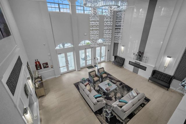 10788 Royal Caribbean Circle, Boynton Beach, FL 33437