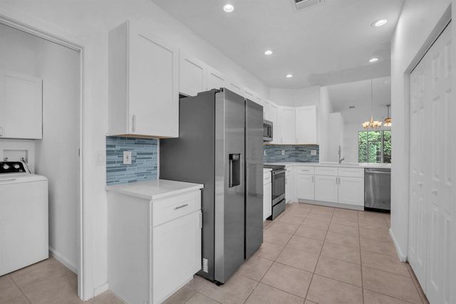 10788 Royal Caribbean Circle, Boynton Beach, FL 33437