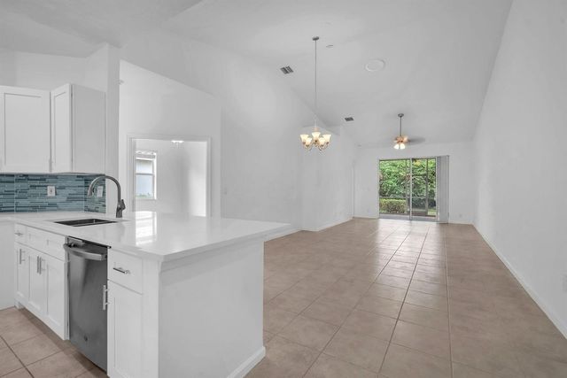 10788 Royal Caribbean Circle, Boynton Beach, FL 33437