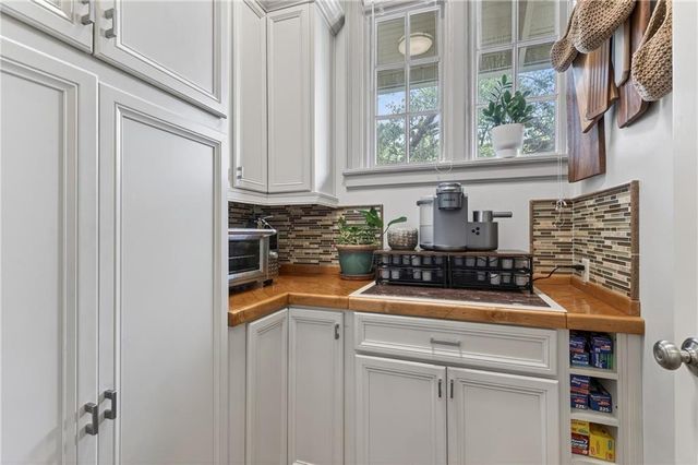 1563 Government Street, Mobile, AL 36604