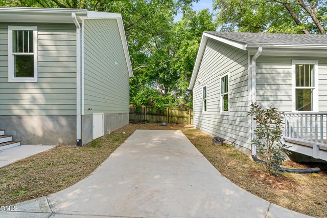 2626 Harvard Avenue B, Durham, NC 27703