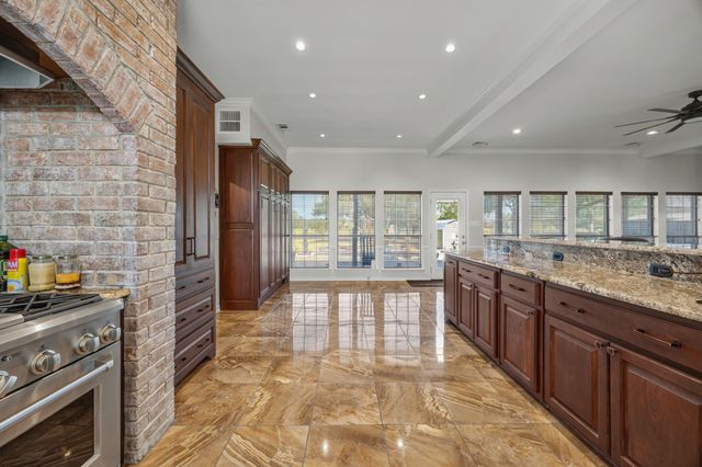 141 Creekview Lane, Crandall, TX 75114
