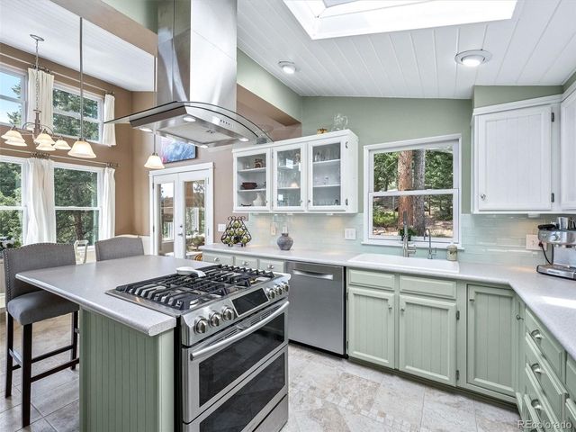 33847 Hemlock Ln, Evergreen, CO 80439