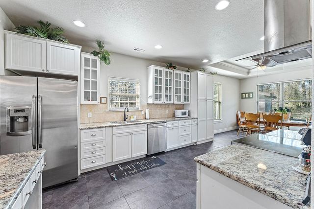 2104 Delwhite Drive, Bentonville, AR 72712