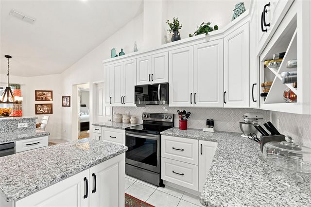 4 MIDDLEGROUND ROAD, Ocala, FL 34482