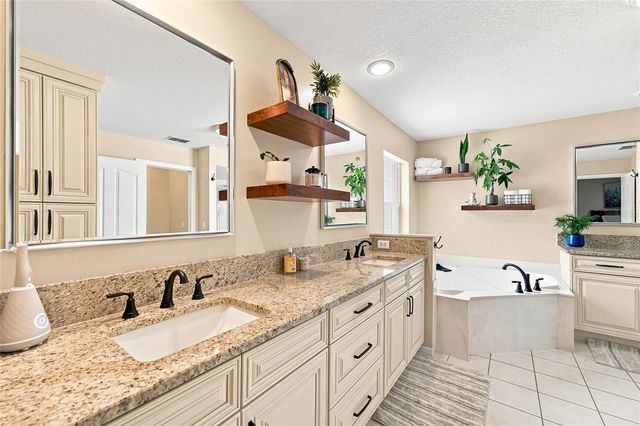 4 MIDDLEGROUND ROAD, Ocala, FL 34482