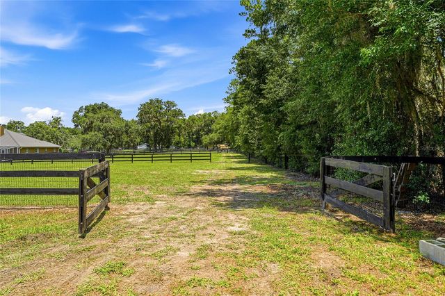 4 MIDDLEGROUND ROAD, Ocala, FL 34482