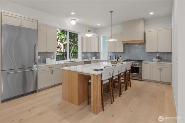 5739 25th Avenue NE, Seattle, WA 98105