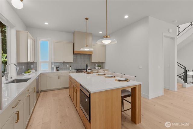 5739 25th Avenue NE, Seattle, WA 98105