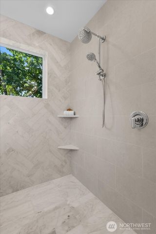5739 25th Avenue NE, Seattle, WA 98105