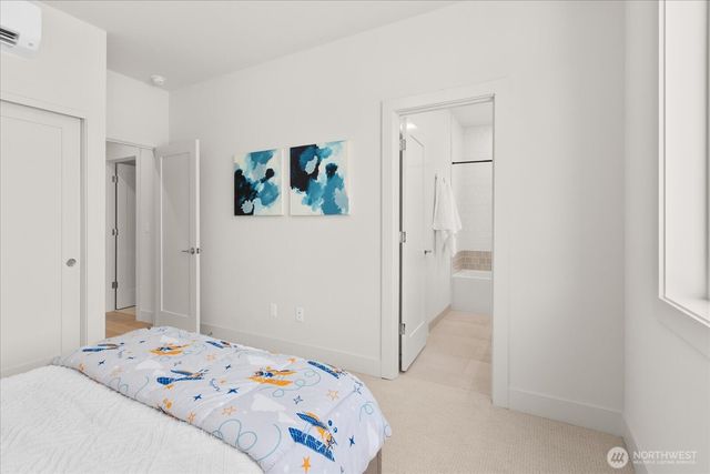 5739 25th Avenue NE, Seattle, WA 98105