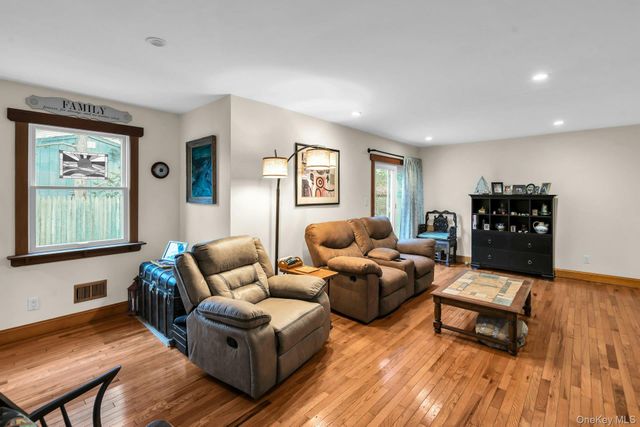 8 Ocean Avenue, Hampton Bays, NY 11946