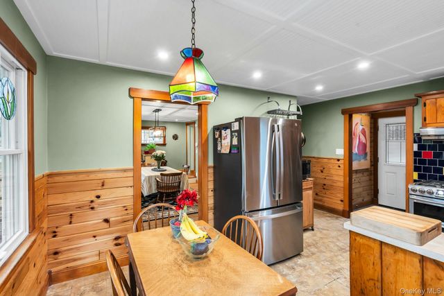 8 Ocean Avenue, Hampton Bays, NY 11946