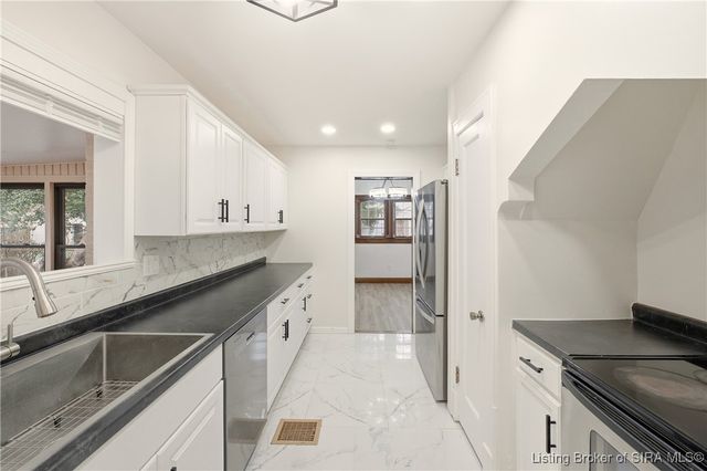 204 Rosewood Drive, Clarksville, IN 47129