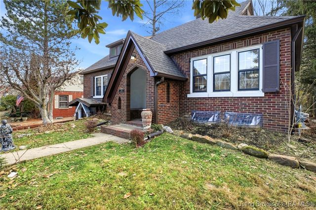 204 Rosewood Drive, Clarksville, IN 47129