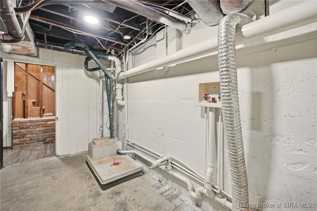 204 Rosewood Drive, Clarksville, IN 47129